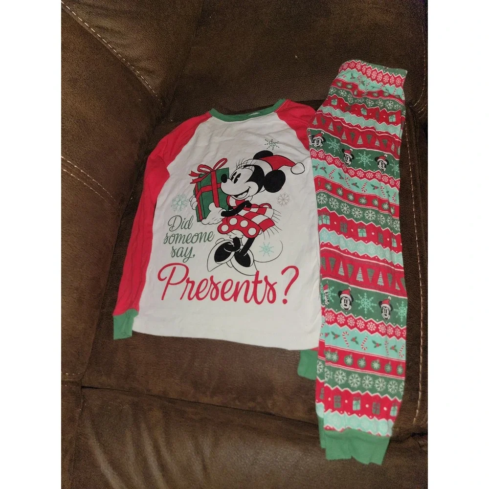 Disney holiday Christmas minnie mouse presents pajamas size 7